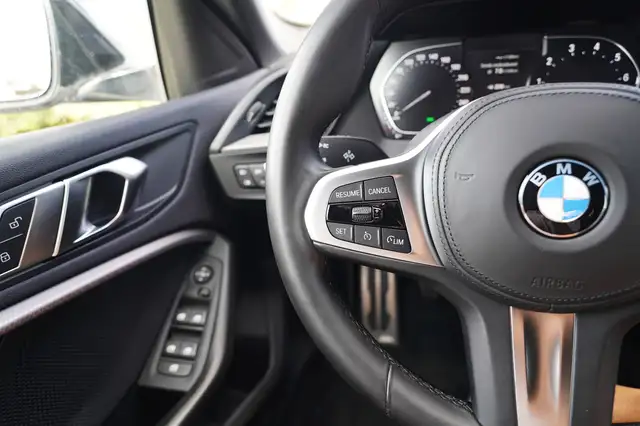 BMW 2 Series view 18
