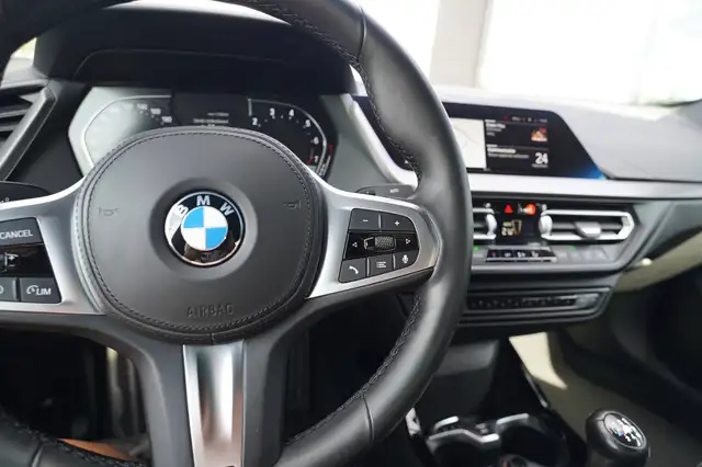 BMW 2 Series view 21