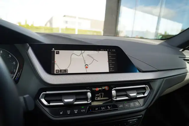 BMW 2 Series view 23