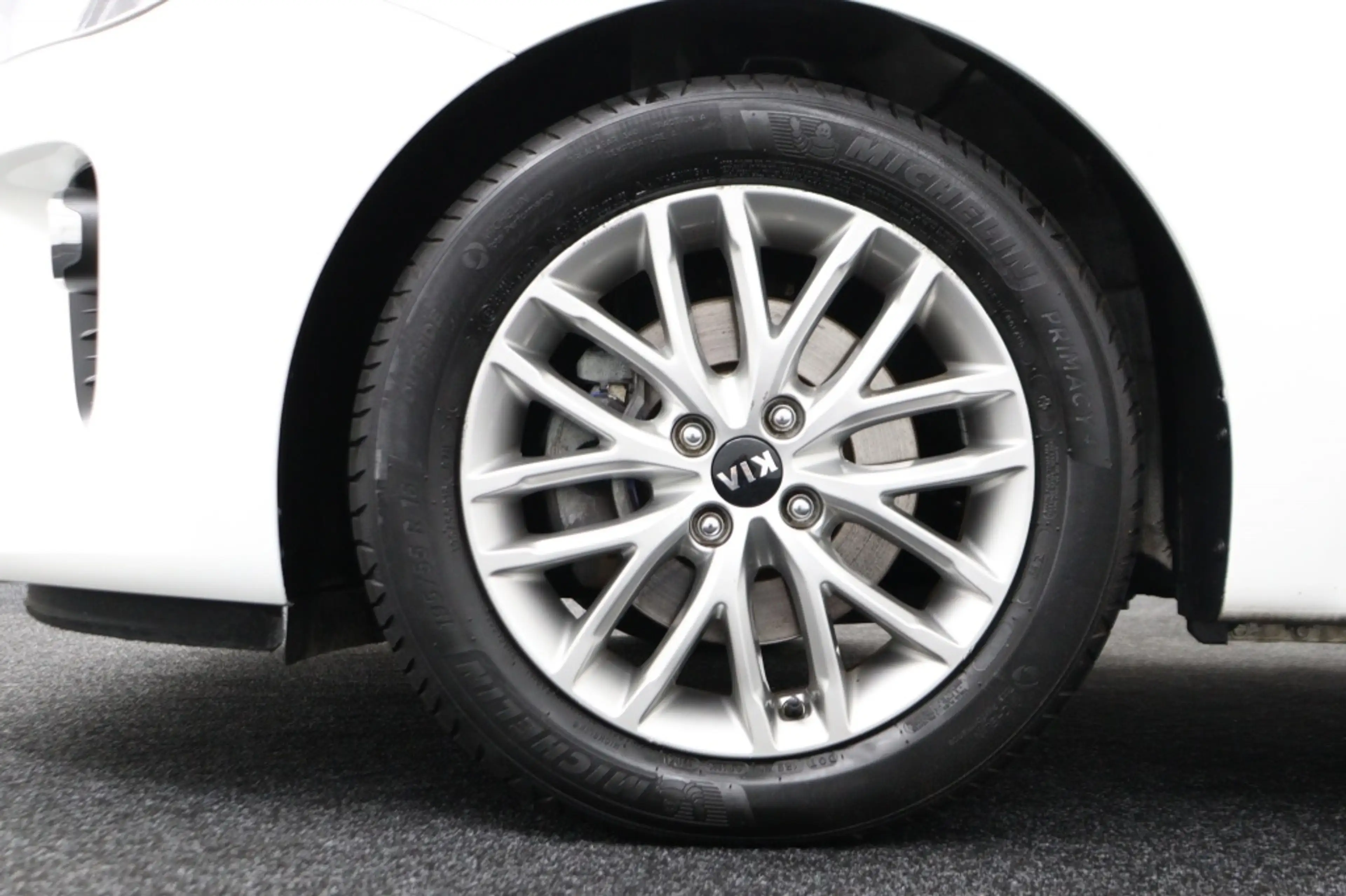 Kia Rio 1.0 TGDI Dynamic Plus Line — photo 9