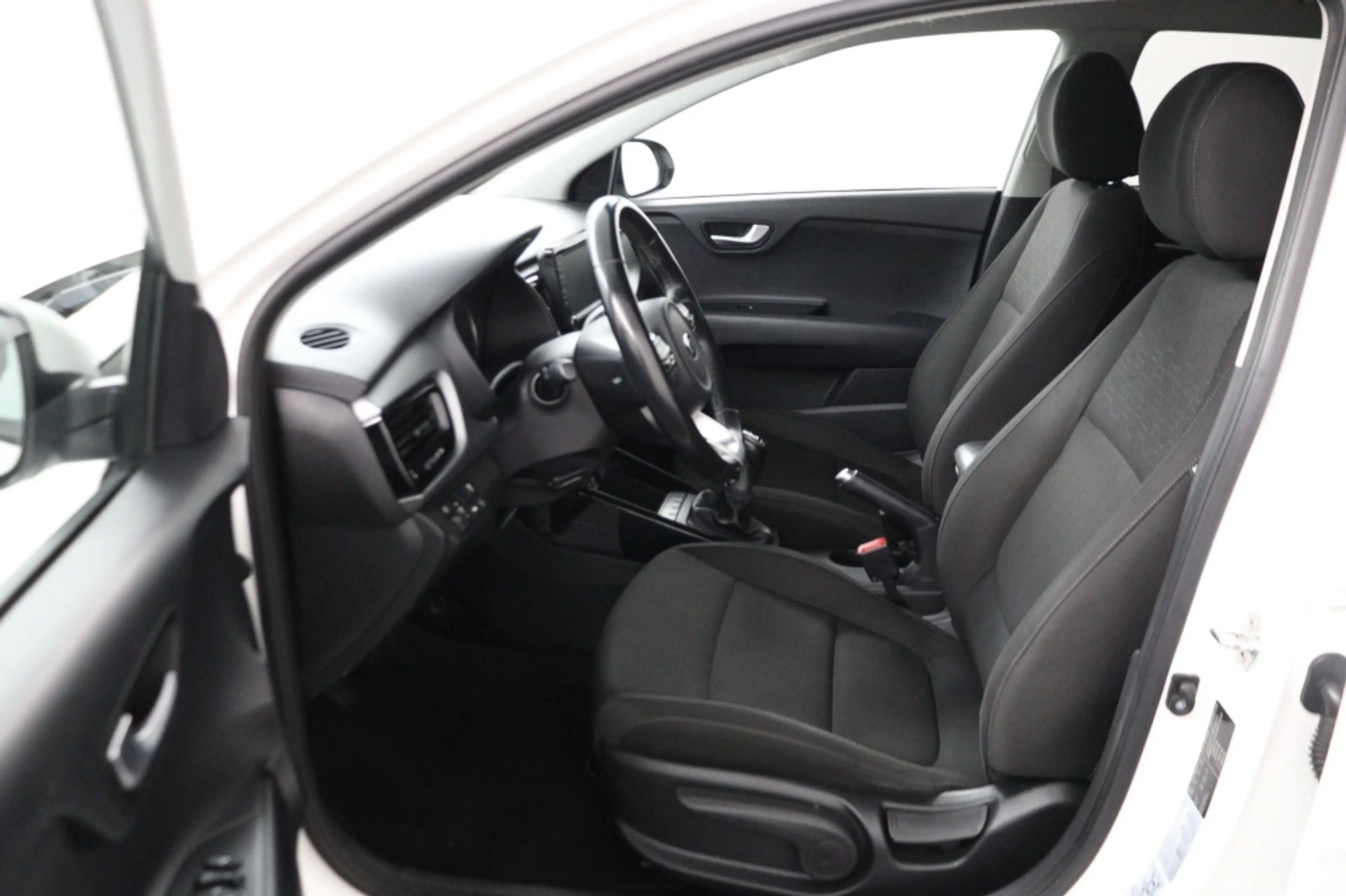 Kia Rio 1.0 TGDI Dynamic Plus Line — photo 4