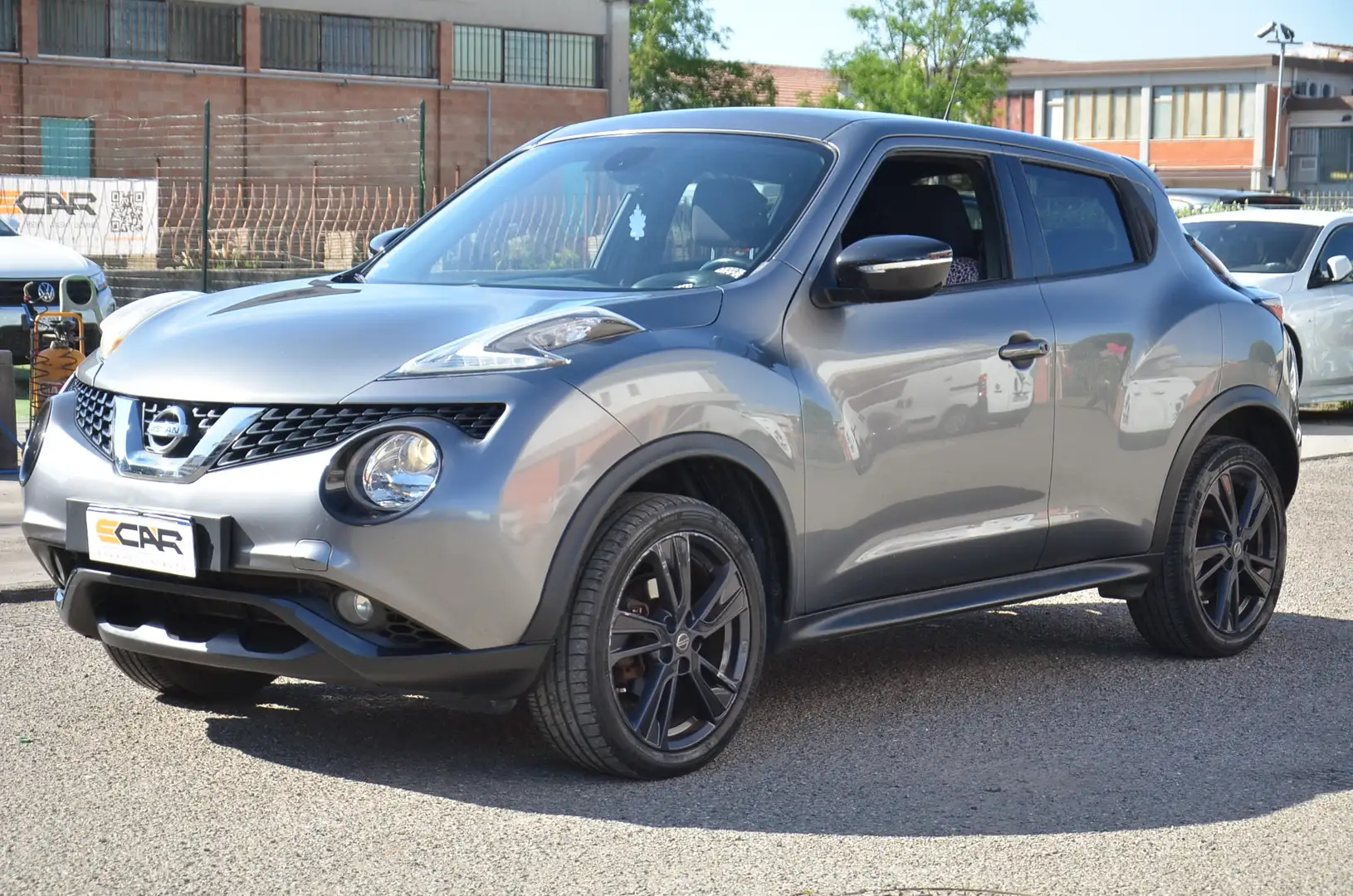 Nissan Juke 1.5 dci N-Connecta 110cv Grijs - 1