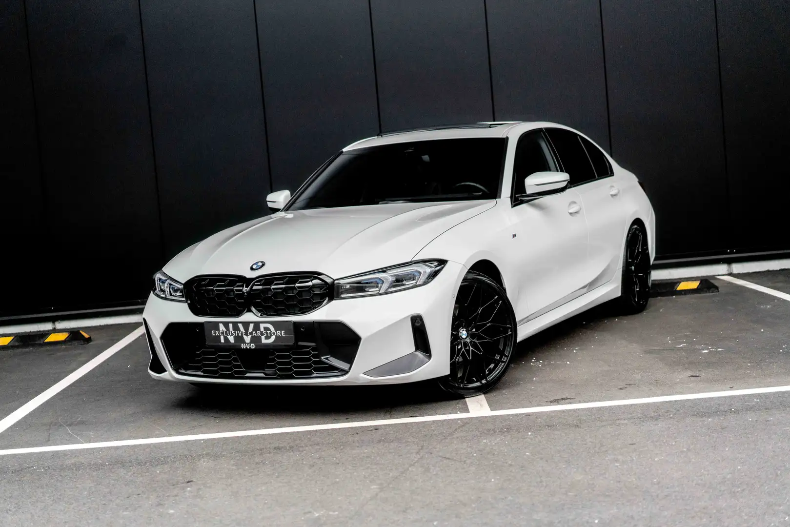 BMW 320 320i | M-sport | Pano | Headup | Trekhaak | Camera Bianco - 1