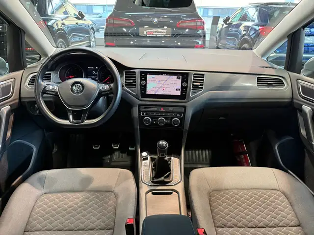Volkswagen Golf view 11