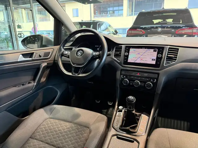 Volkswagen Golf view 12