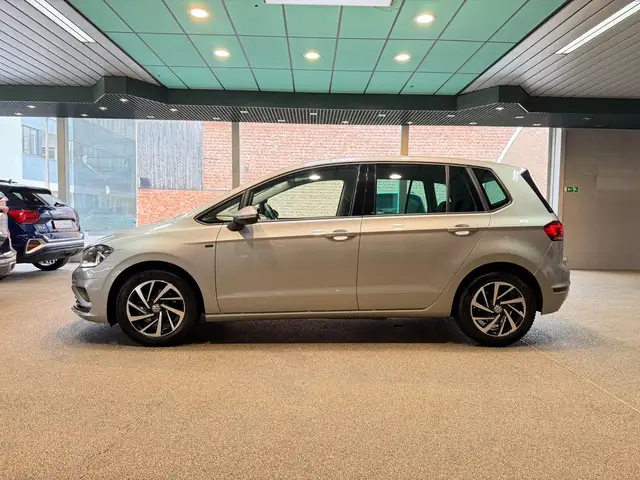 Volkswagen Golf view 8