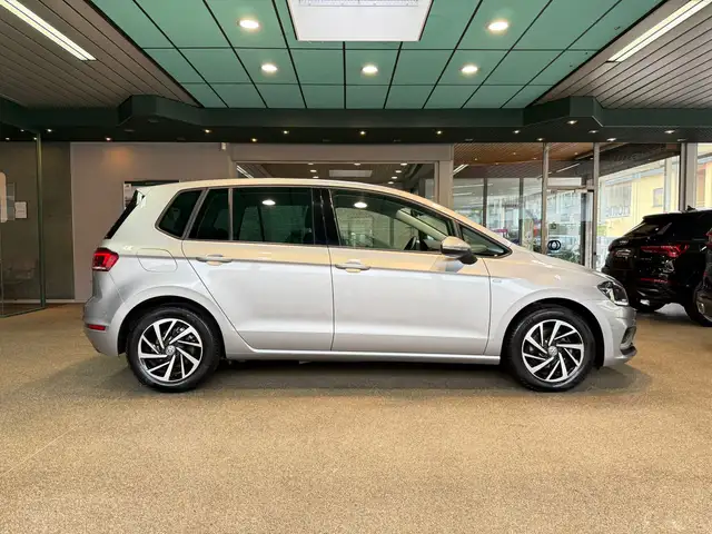 Volkswagen Golf view 7