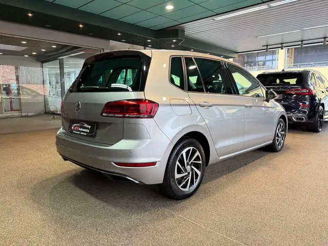 Volkswagen Golf view 6