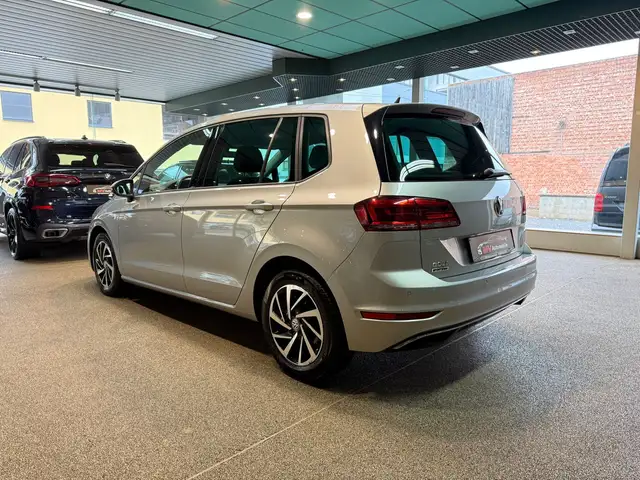 Volkswagen Golf view 4