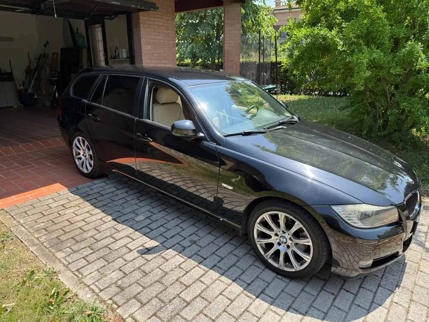 BMW 318 318d Touring 2.0 Attiva 143cv - 2