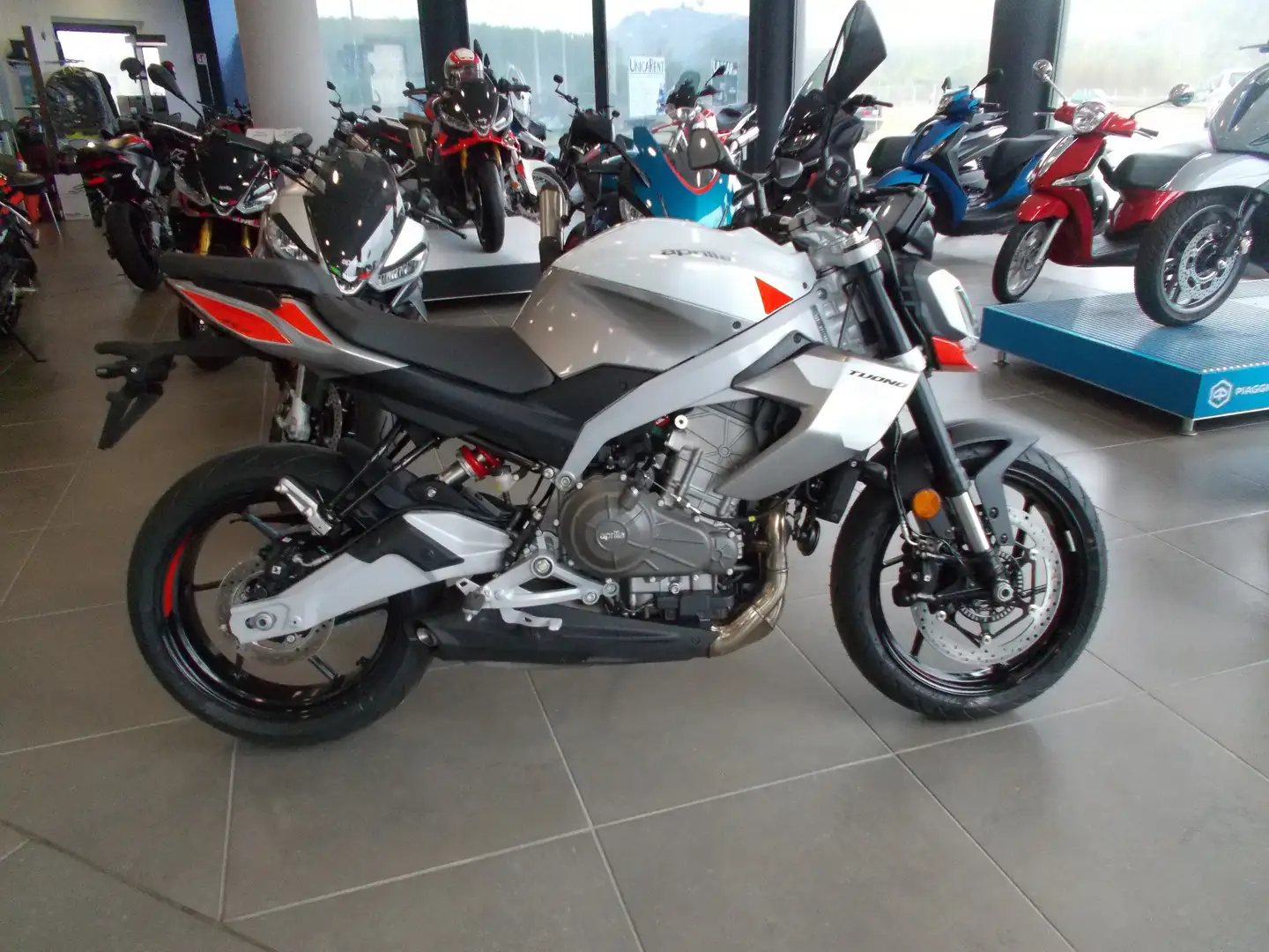 Aprilia Tuono 457 Gri - 2