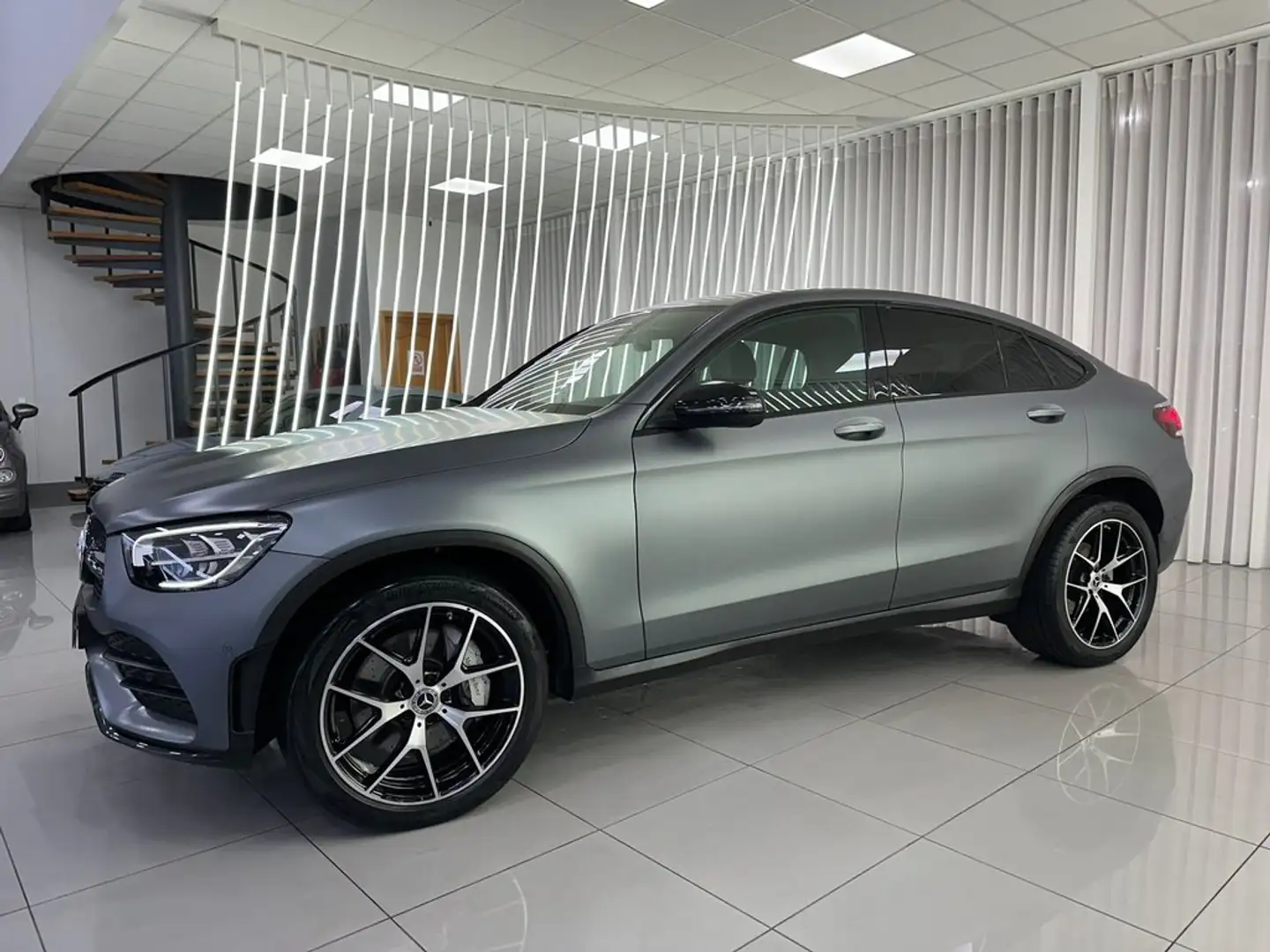 Mercedes-Benz GLC 300 d 4MATIC Gris - 2