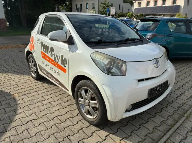 Toyota iQ