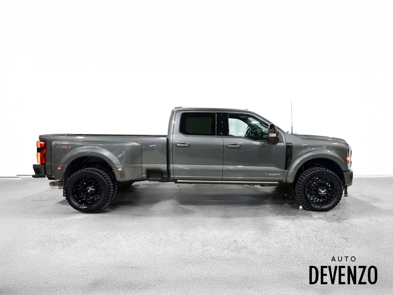 Ford F-450 Super Duty photo Ford F-450 Super Duty