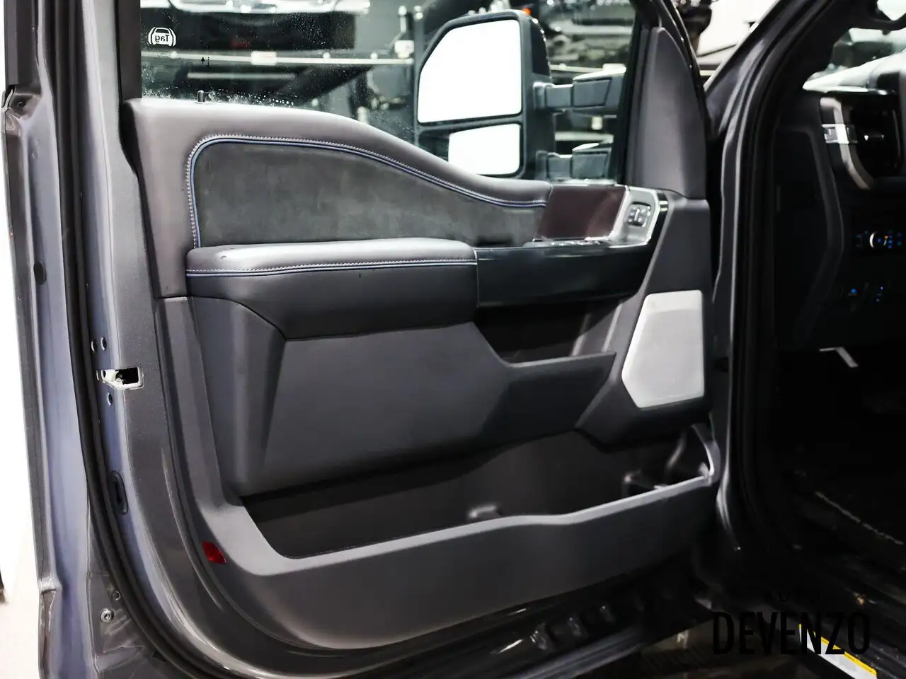 Ford F-450 Super Duty photo Ford F-450 Super Duty