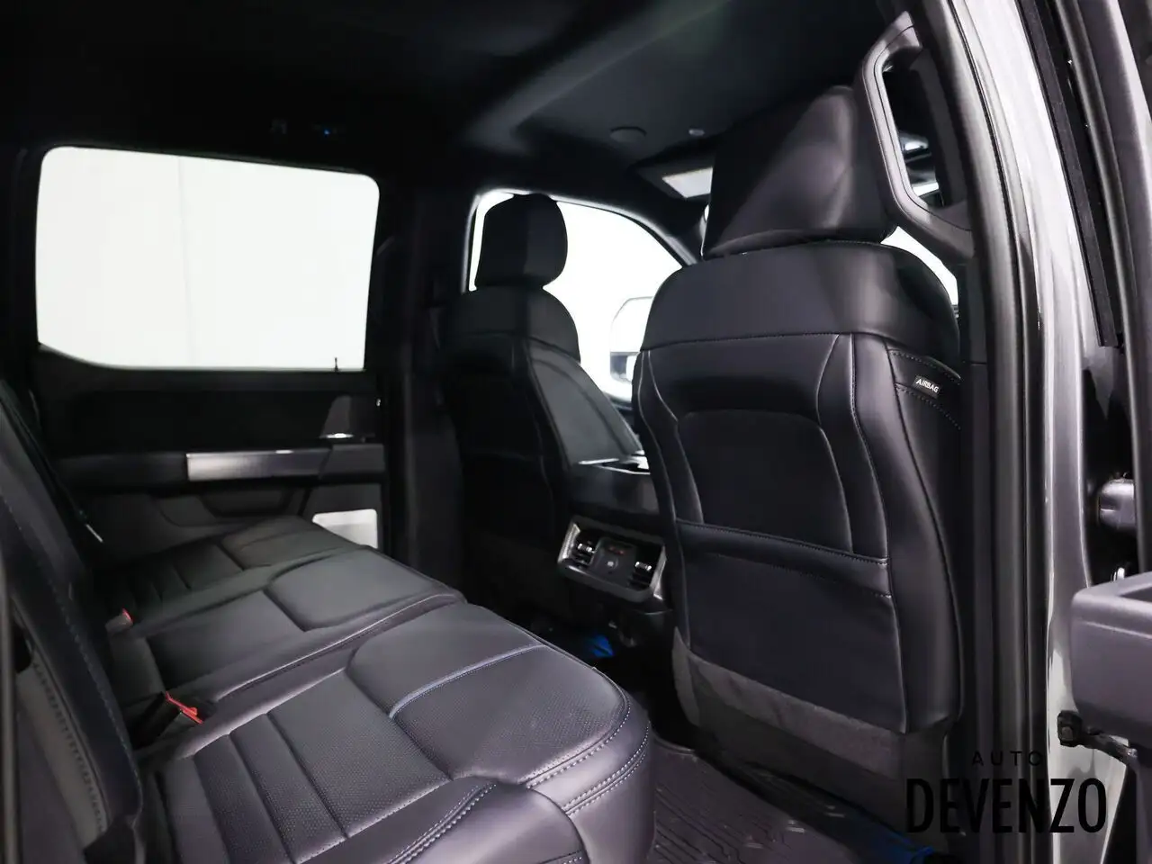 Ford F-450 Super Duty photo Ford F-450 Super Duty