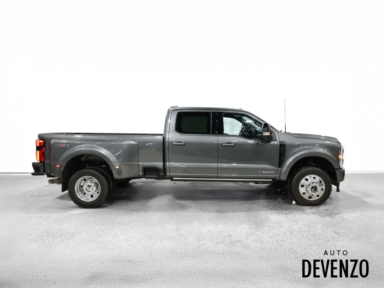 Ford F-450 Super Duty photo Ford F-450 Super Duty