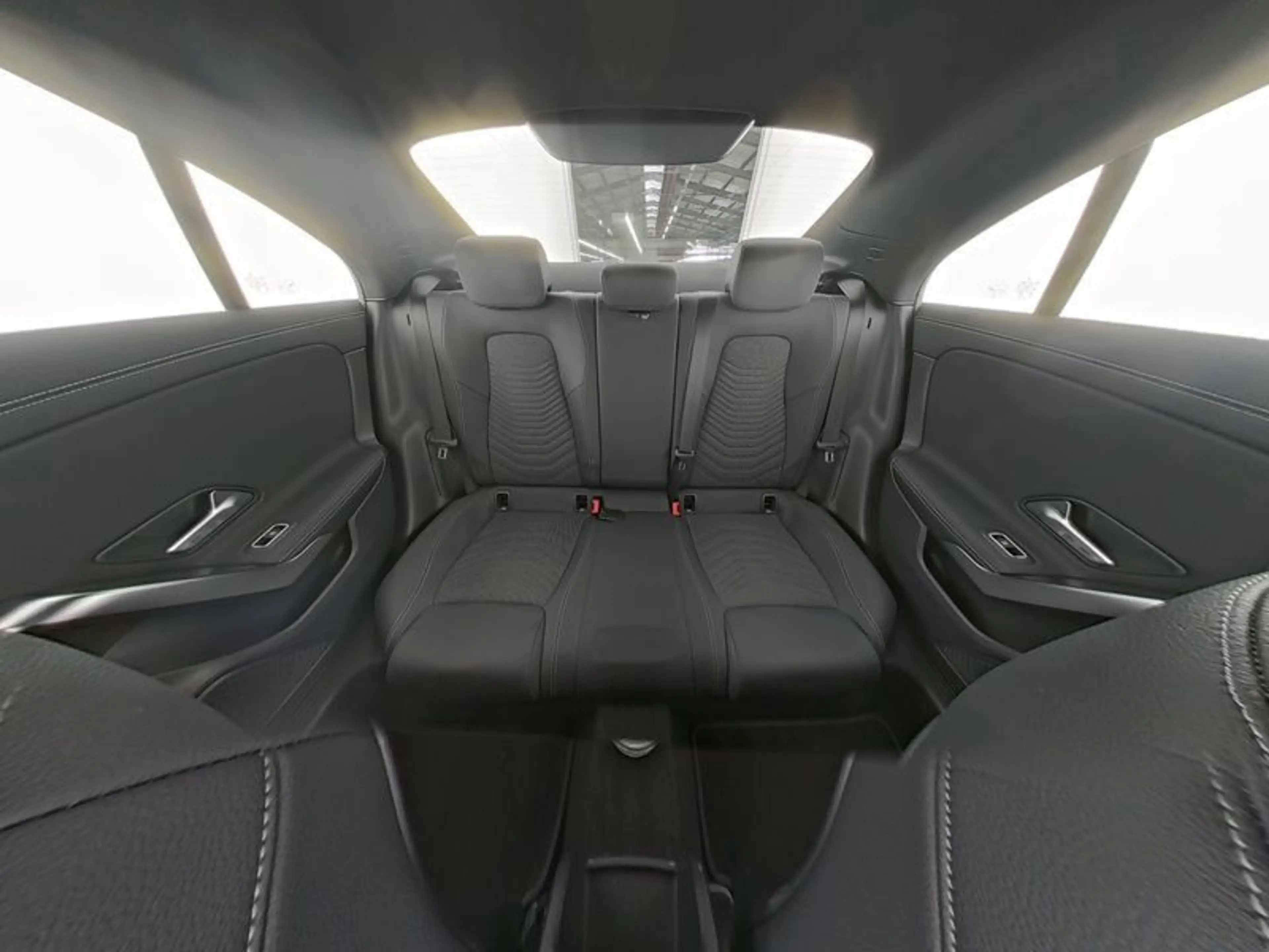 Mercedes-Benz CLA 180 7GDCT PROGRESSIVE ADVANCED WINTER KAMERA — photo 9