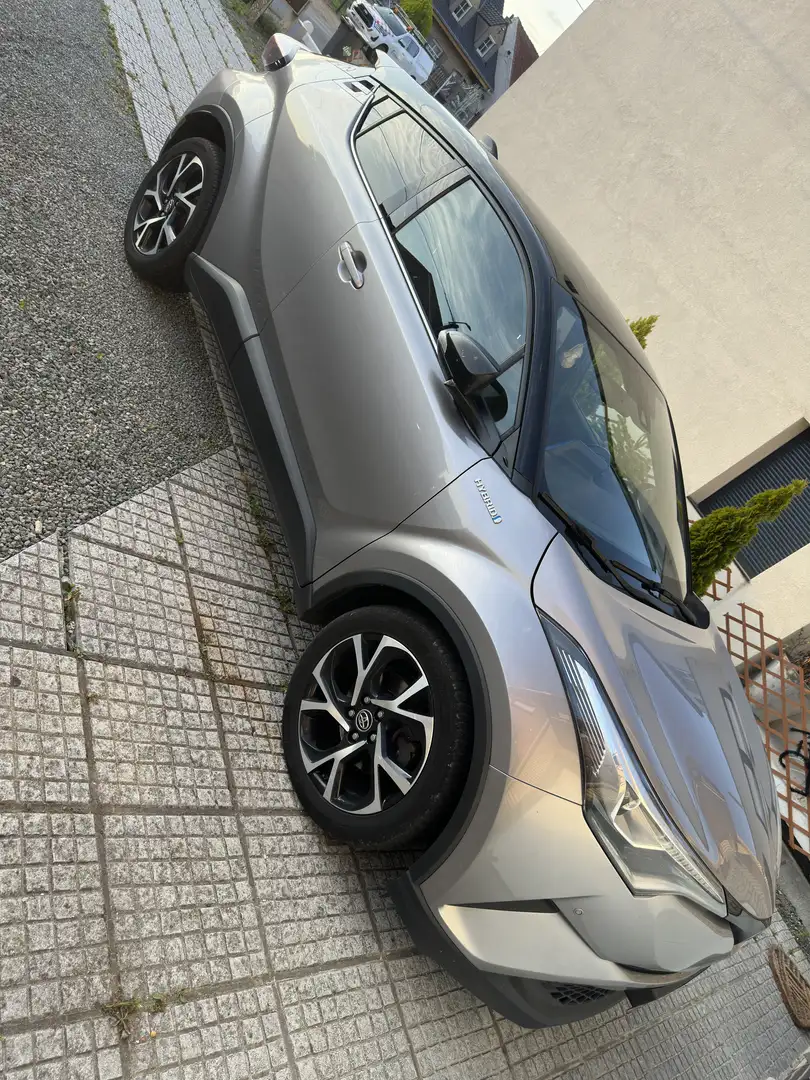 Toyota C-HR C-ULT - 2