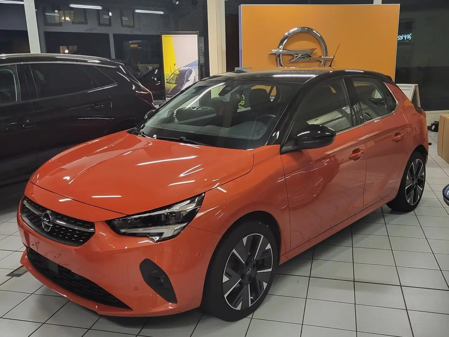 Opel Corsa e First Edition Orange - 1