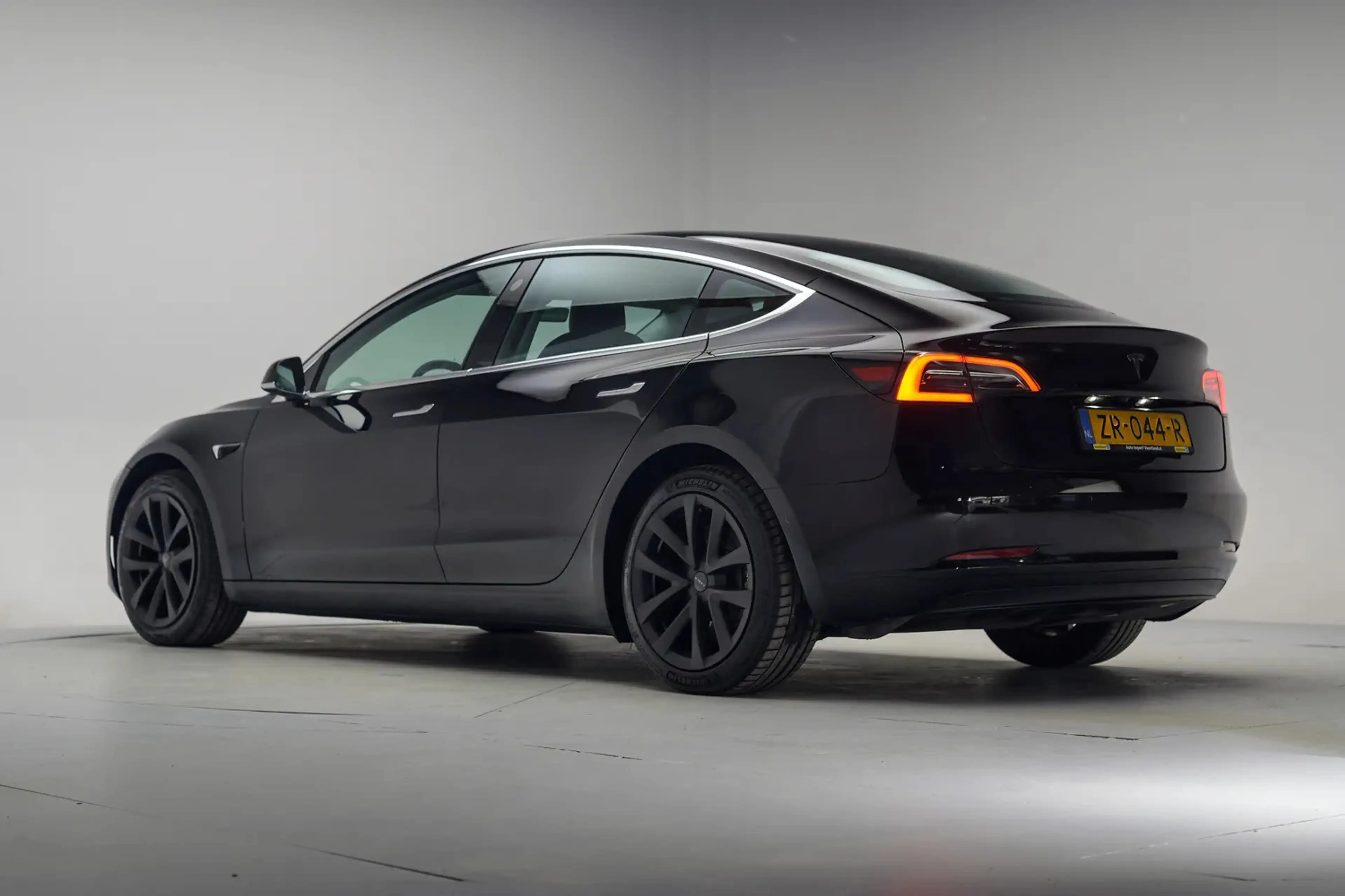 Tesla Model 3 Standard RWD Plus 60 kWh [ Panoramadak Stoelverwar — photo 3