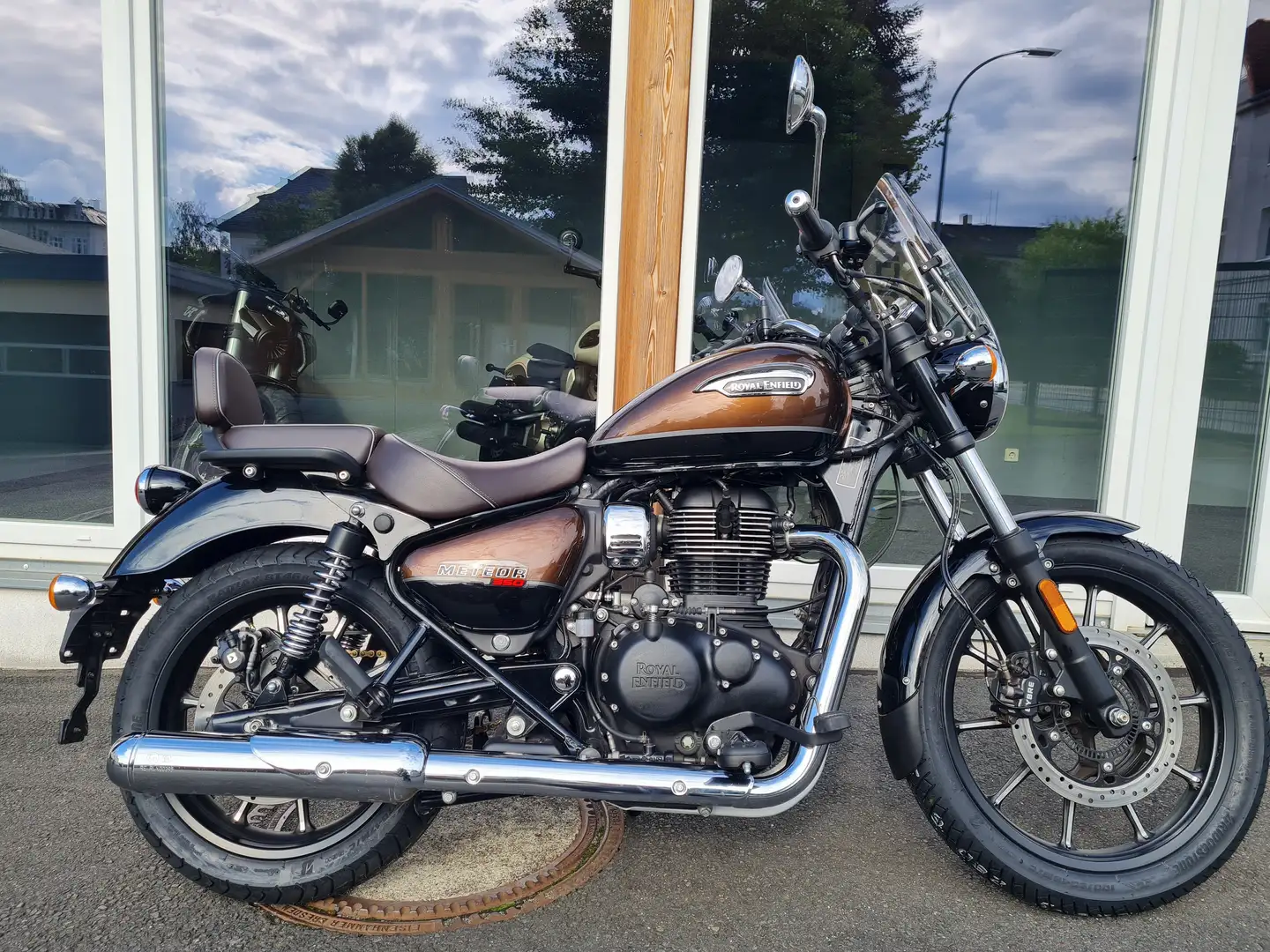 Royal Enfield Meteor 350 Supernova Maro - 1