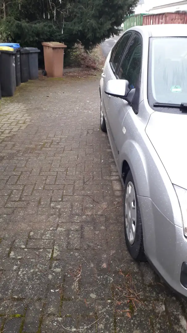 Ford Focus 1.6 16V Aut. Ghia Silber - 2