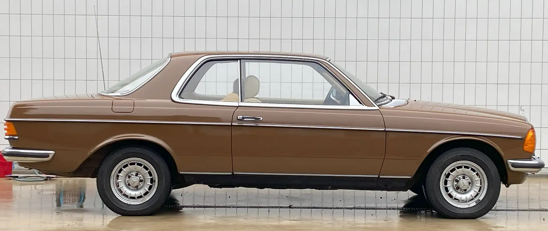 Mercedes-Benz CE 230 W123 Coupe, Erstlack, 1.Hand, MB-Scheckheft Hnědá - 2