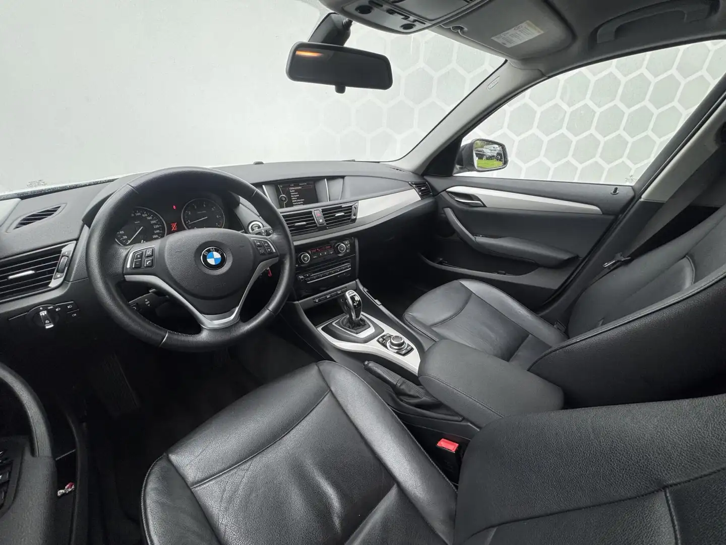BMW X1 sDrive20i High Executive Leer Automaat Xenon Wit - 2