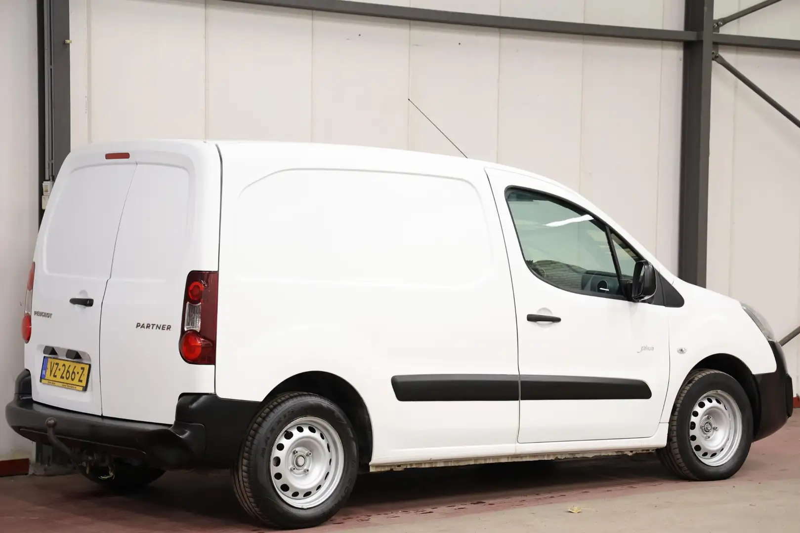 Peugeot Partner 120 1.6 HDi 75 AIRCO TREKHAAK - 2