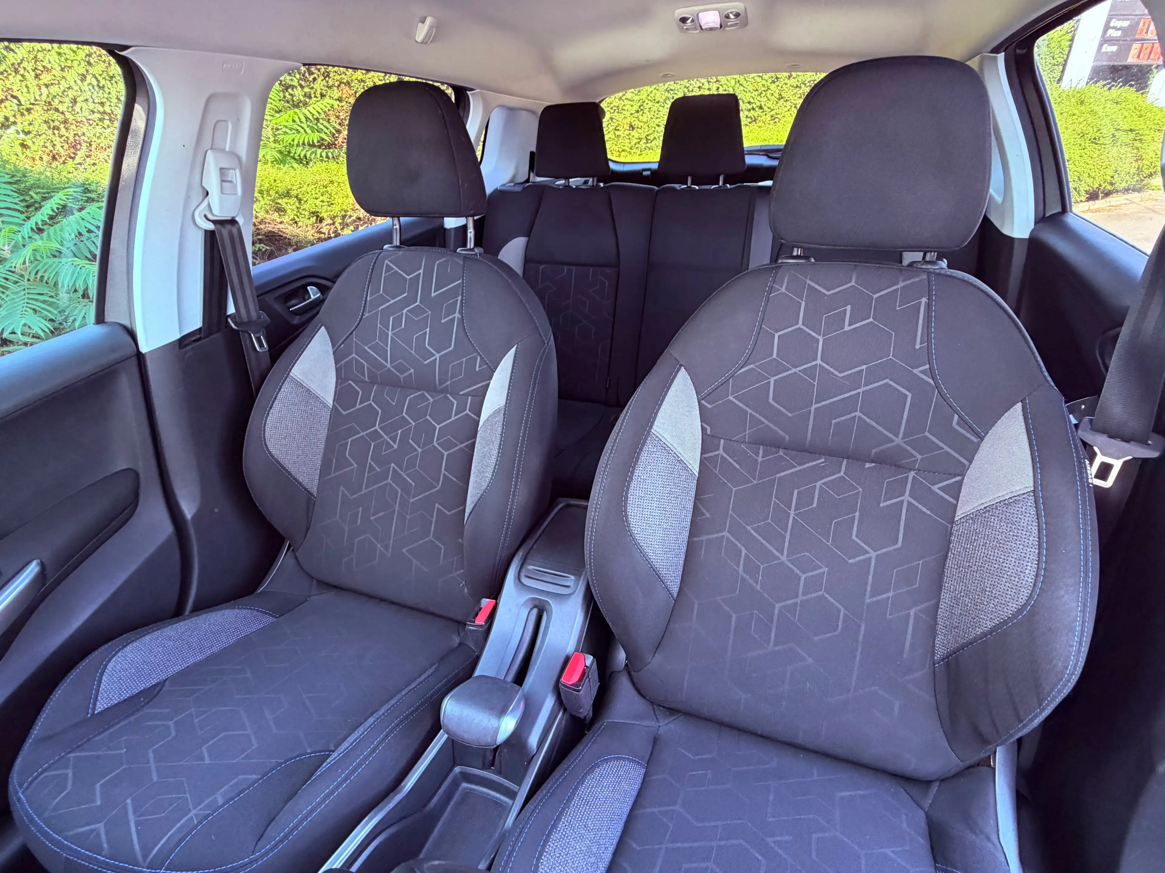 Peugeot 2008 2008 1.2i PureTech Style S — photo 8