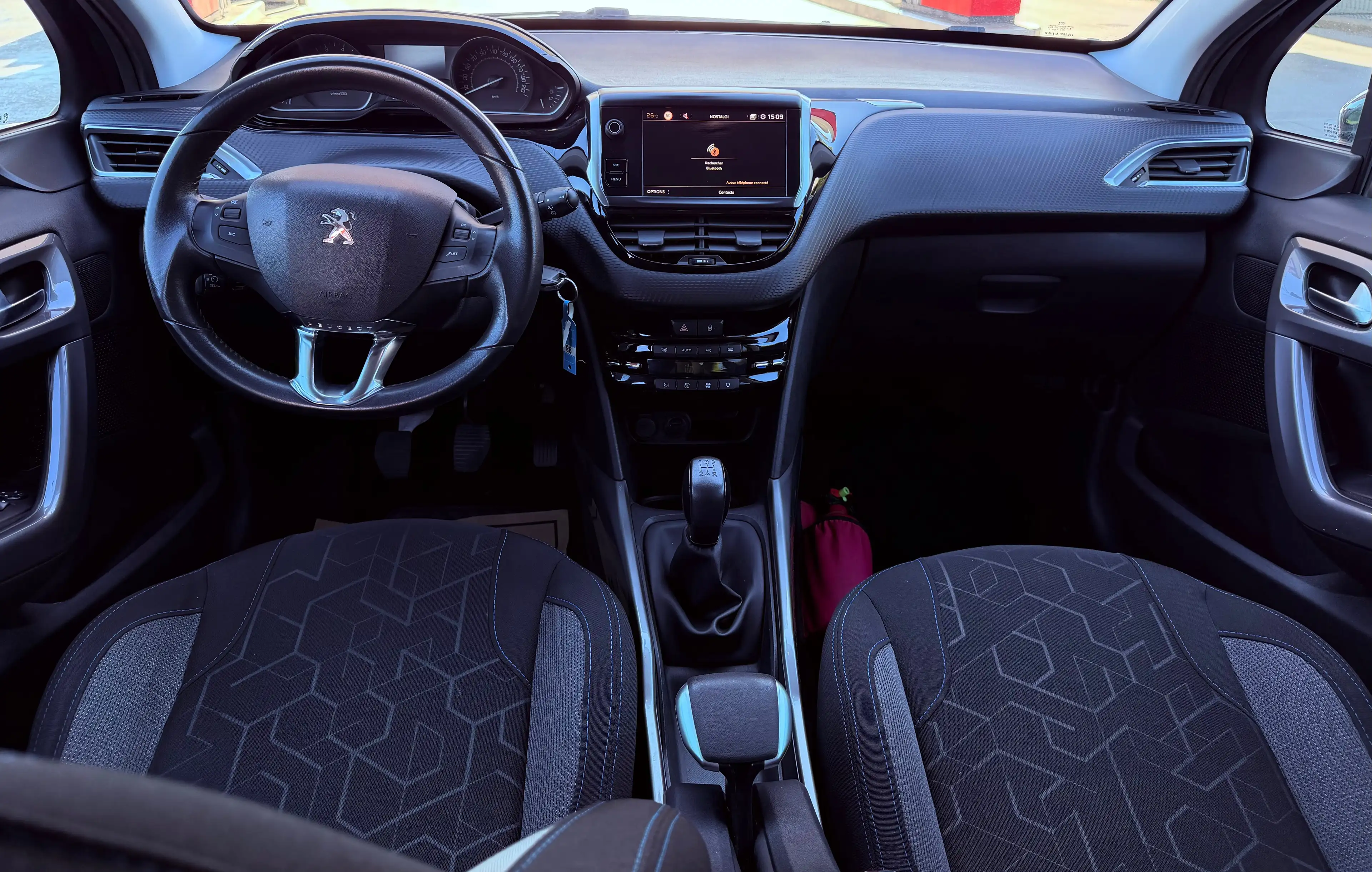Peugeot 2008 2008 1.2i PureTech Style S — photo 6