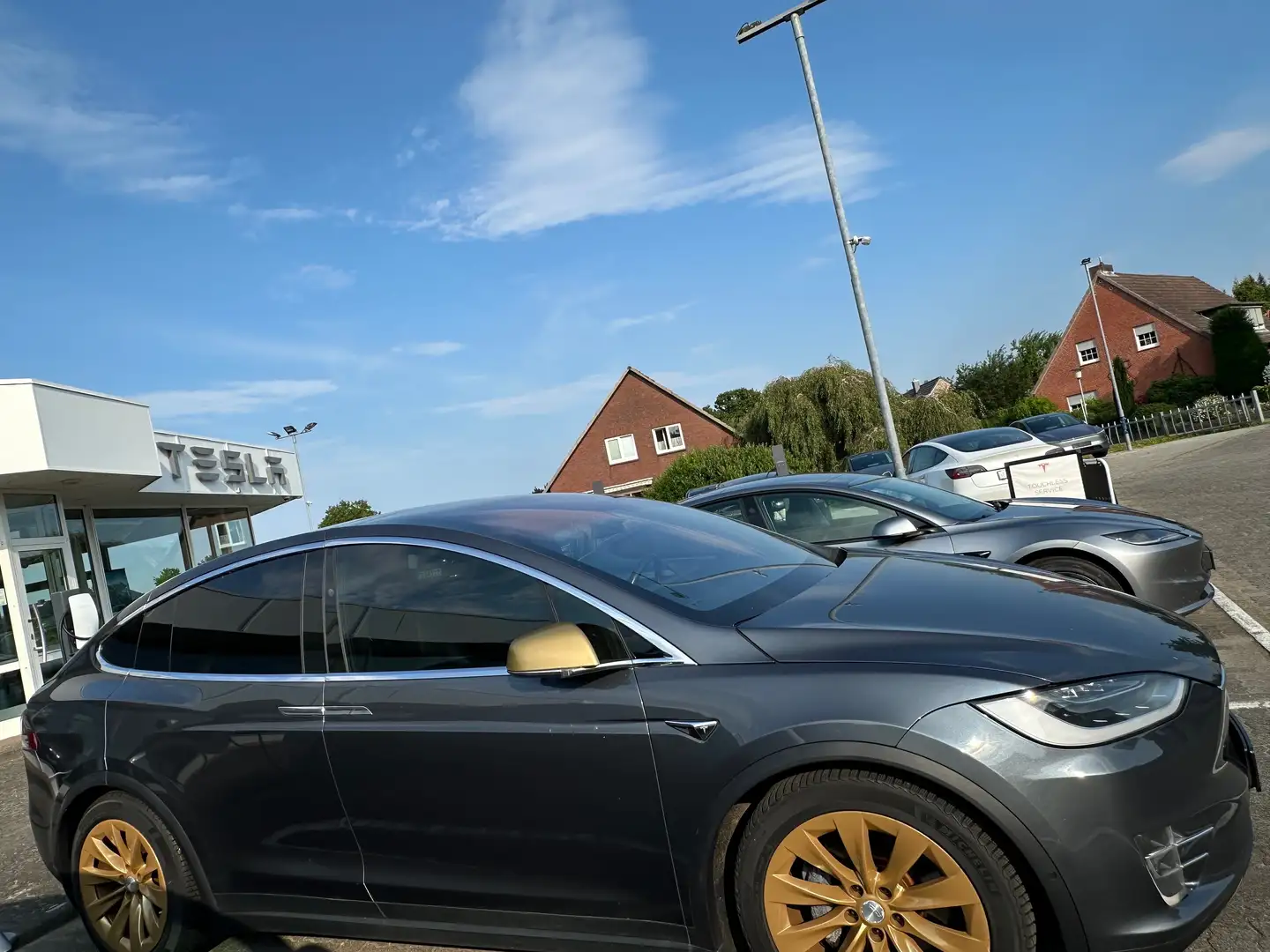 Tesla Model X Model X 90D Winterpaket AHK Allrad Grau - 2