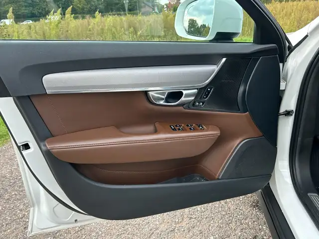 Volvo V90 Cross Country view 14
