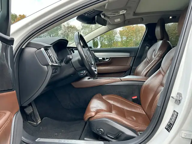 Volvo V90 Cross Country view 11