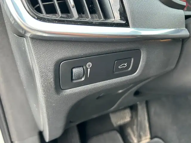 Volvo V90 Cross Country view 15