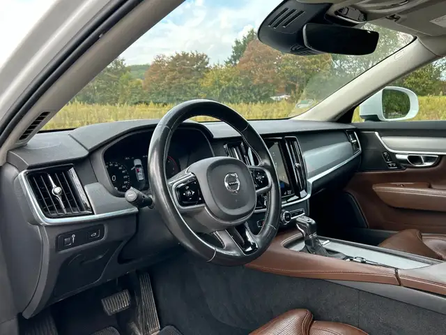 Volvo V90 Cross Country view 13