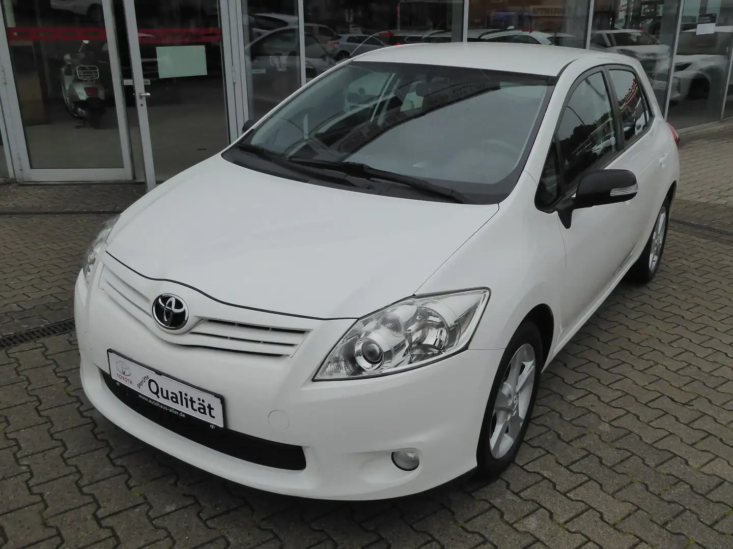 Toyota Auris 1,6 l Edition Weiß - 1