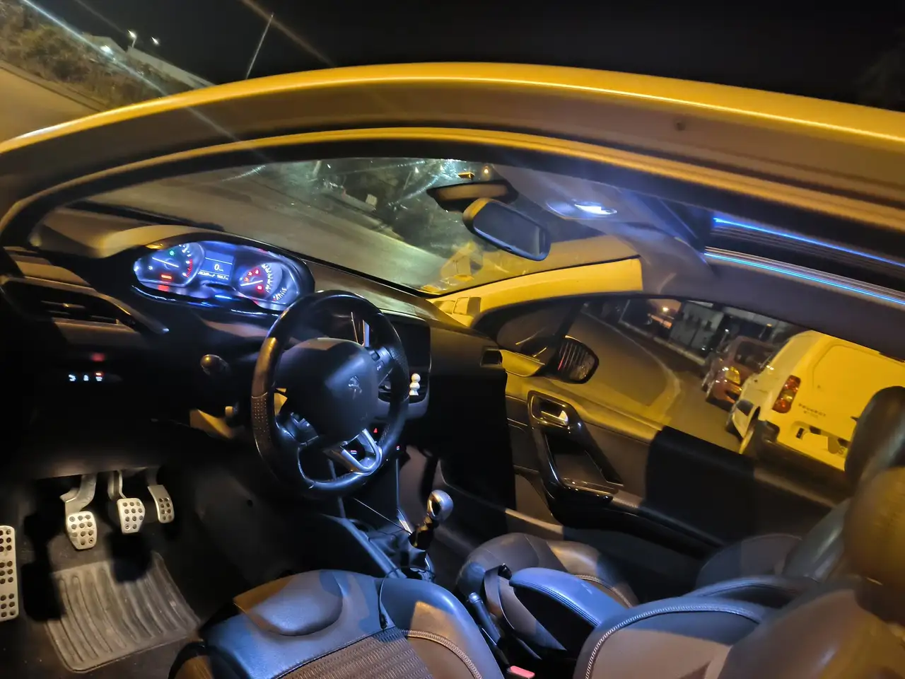 Peugeot 208 208 — photo 3