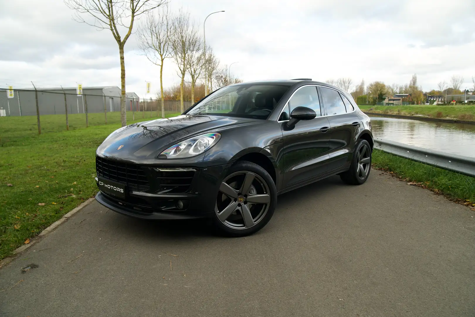 Porsche Macan 2.0T | PANO | 14-WAY | LEDER | 74.240 KM | PASM Gris - 1