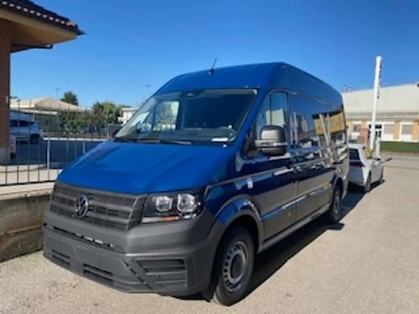 Volkswagen Crafter Van 35 L3H3 2.0 TDI 103 kW ant. man. Modrá - 1