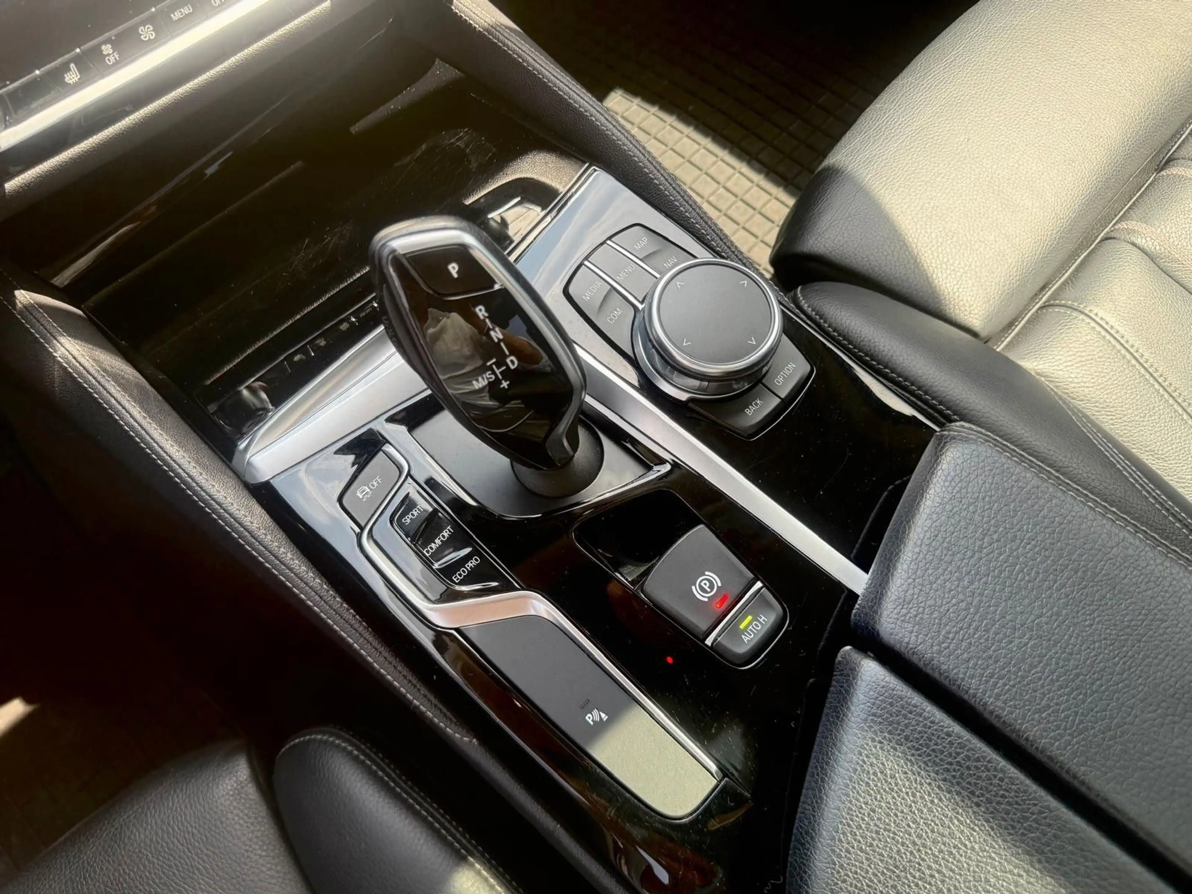 BMW 525 5 Limousine 525 d Luxury Line — photo 10