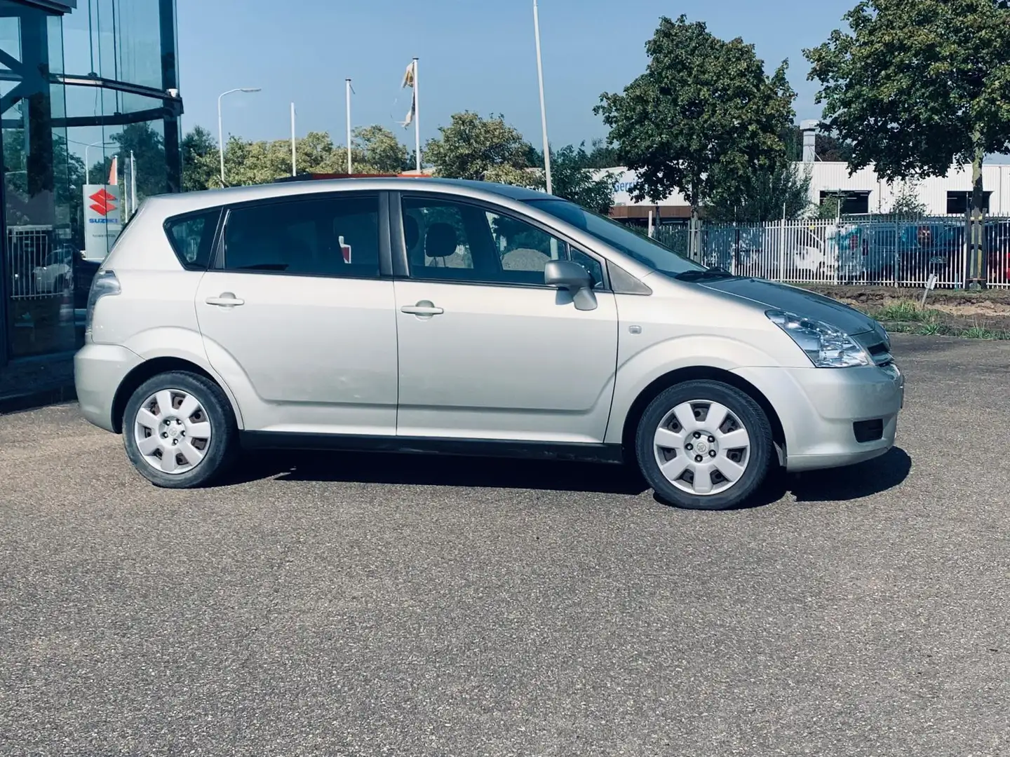 Toyota Verso 1.6 VVT-i Terra, Airco, Trekhaak, NAP, APK Gri - 2