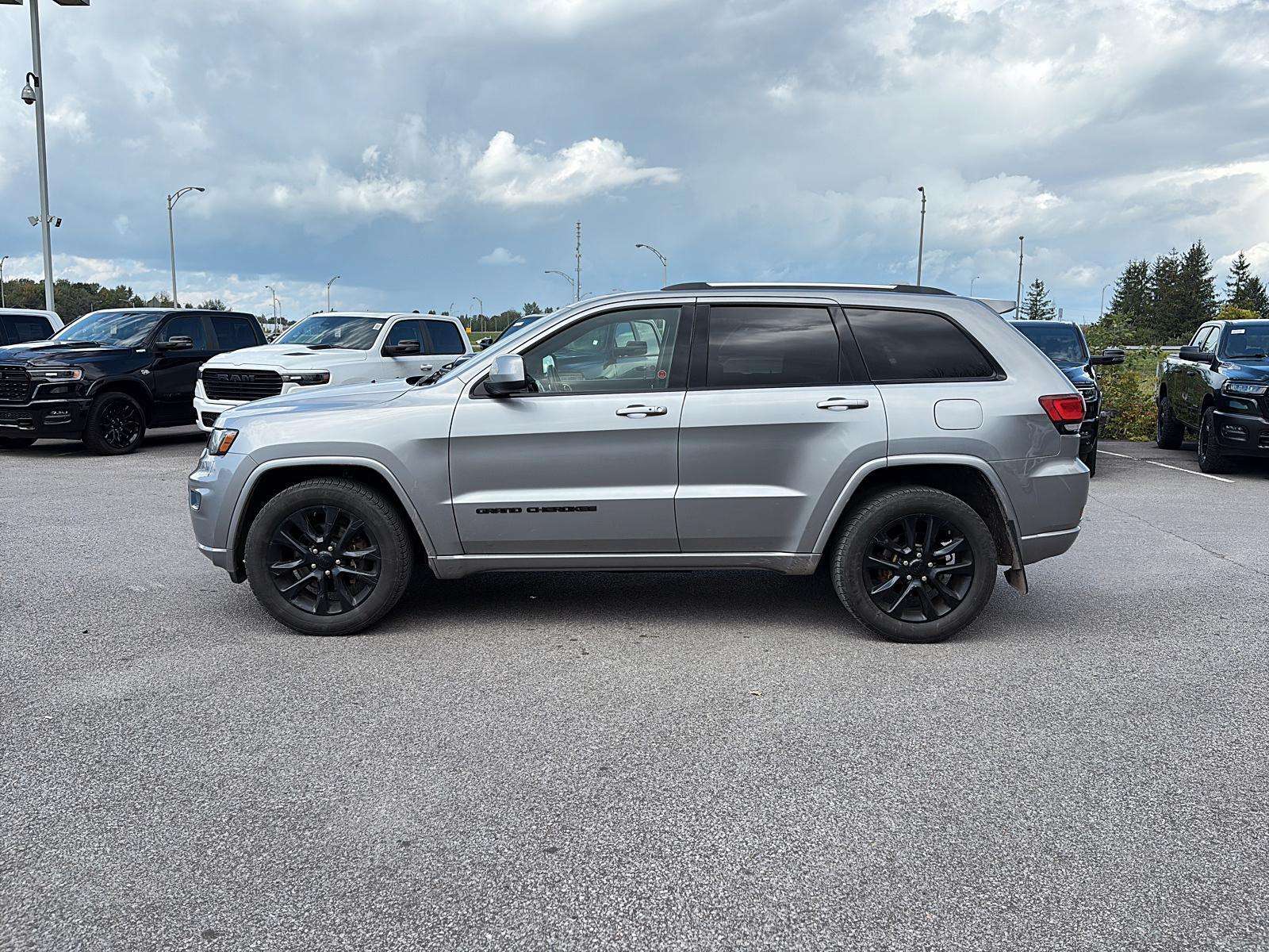 2021 Jeep Grand Cherokee ALTITUDE 4X4 + ECRAN 8'' NAV + TOIT OUVRANT + CUIR — снимка 1