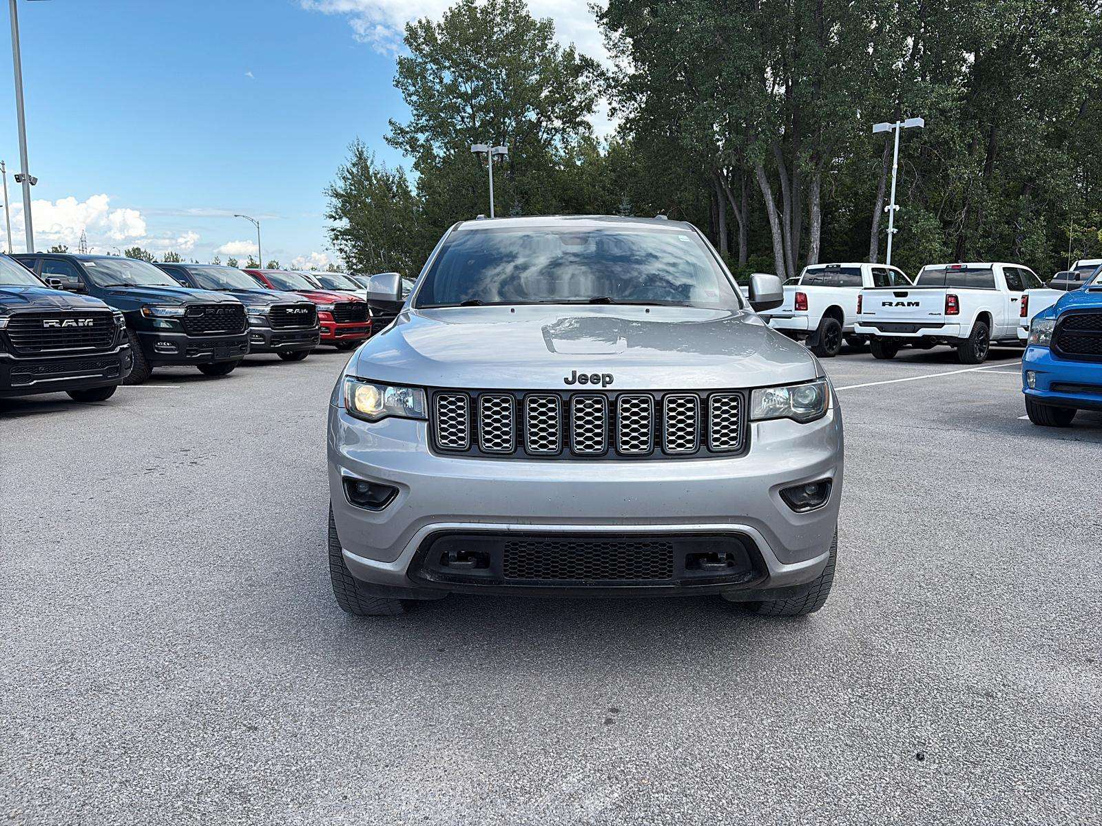 2021 Jeep Grand Cherokee ALTITUDE 4X4 + ECRAN 8'' NAV + TOIT OUVRANT + CUIR — снимка 1