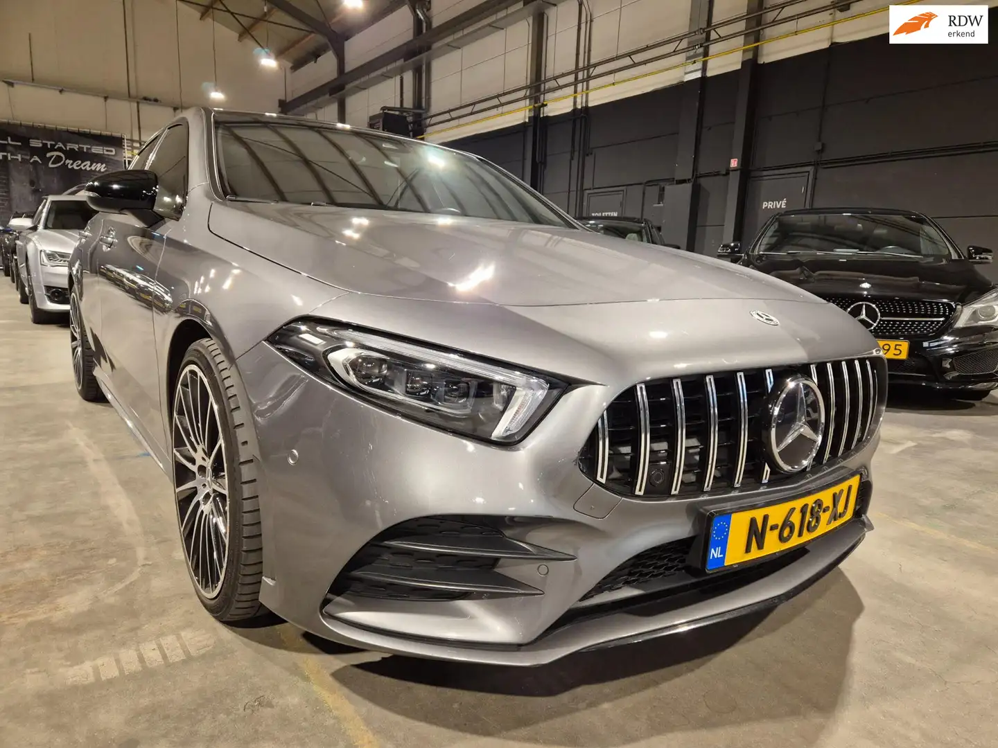 Mercedes-Benz A 180 Business Solution AMG - Panoramadak - Ambiant Ligh Grau - 1