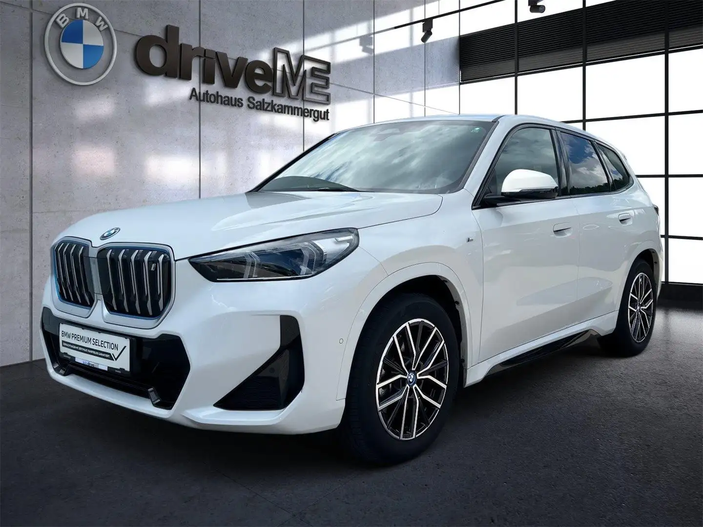 BMW iX1 xDrive30 M Sportpa Wit - 2