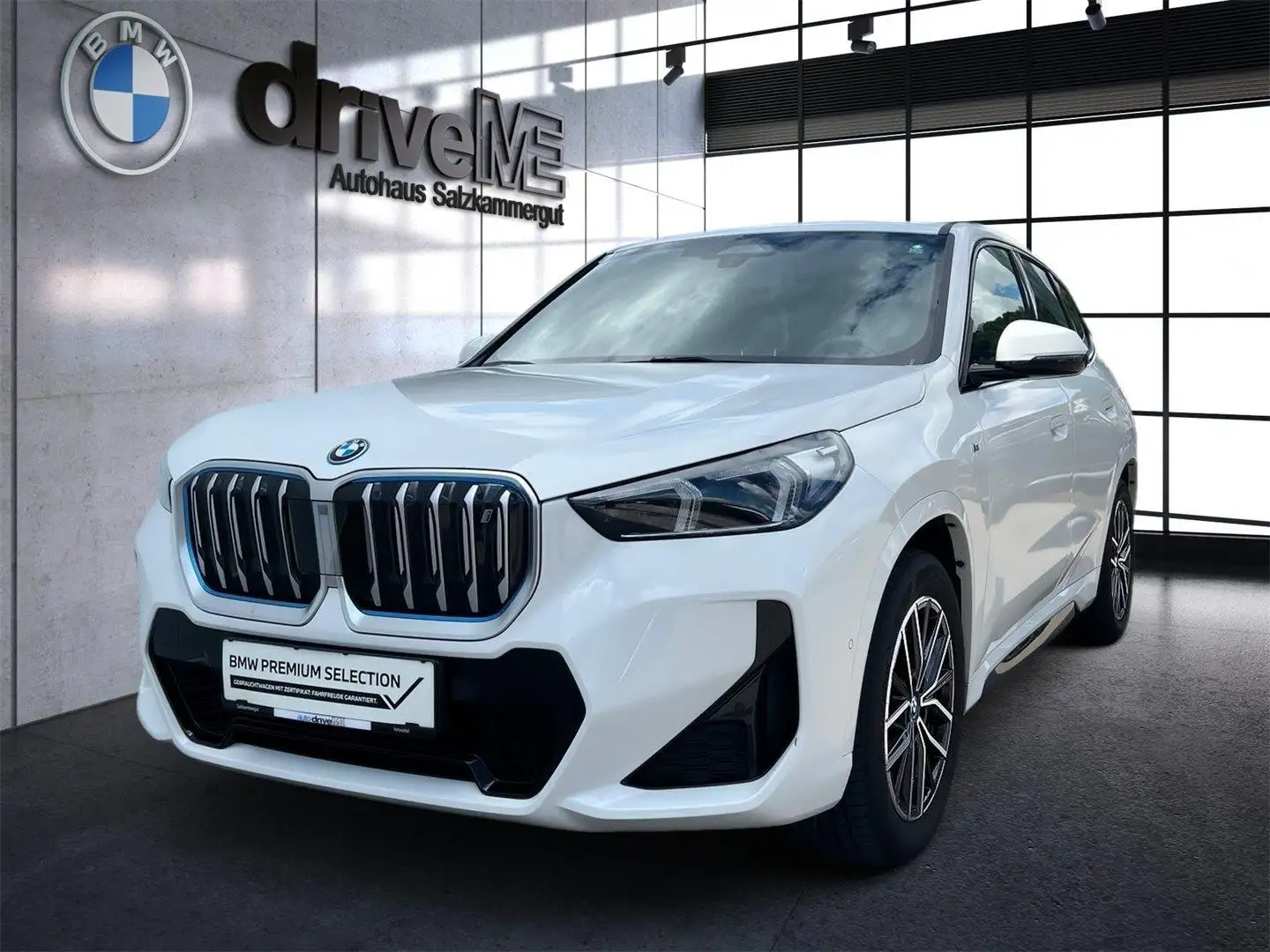 BMW iX1 xDrive30 M Sportpa Wit - 1