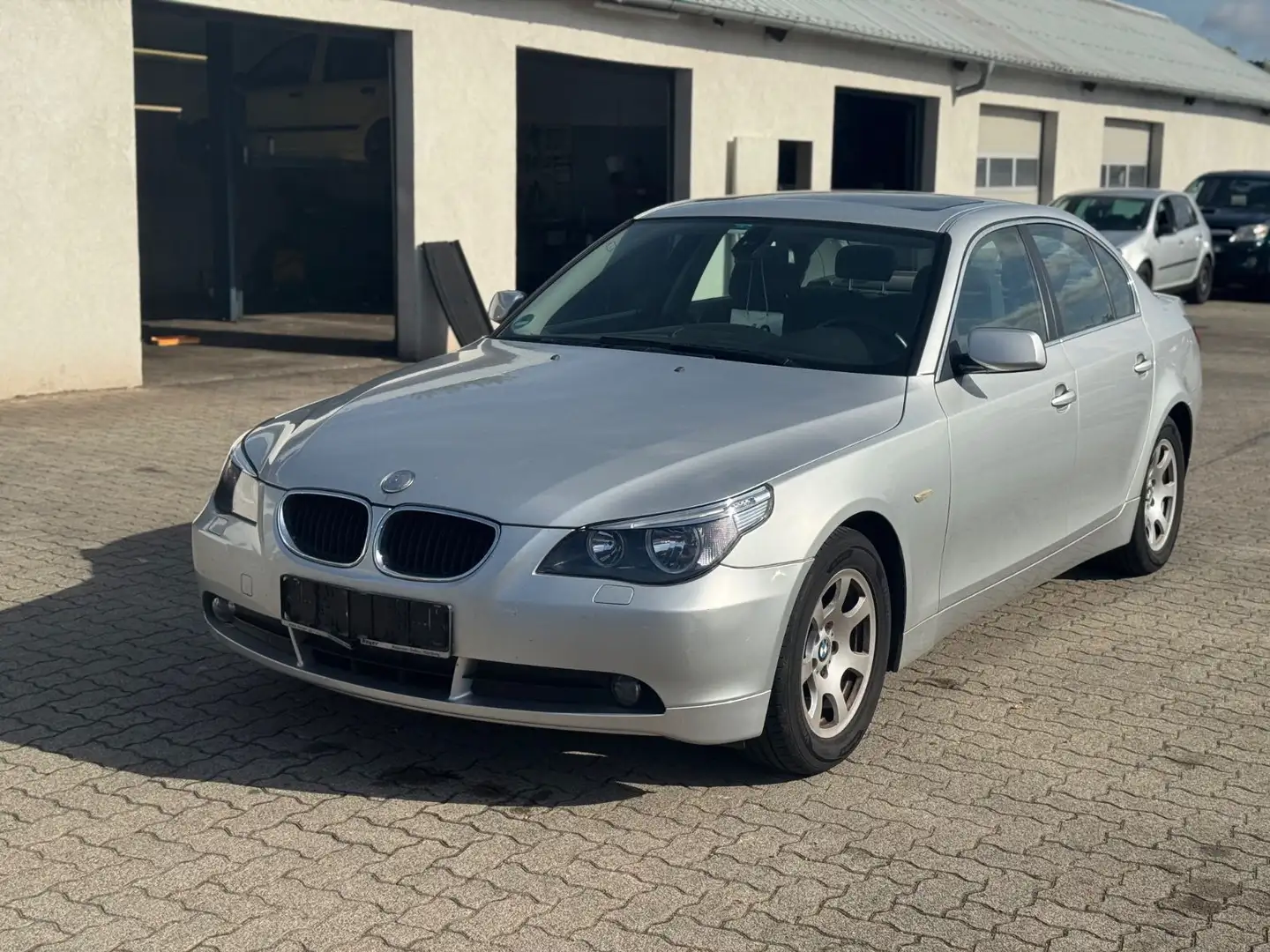 BMW 520 Baureihe 5 Lim. 520i Silber - 1