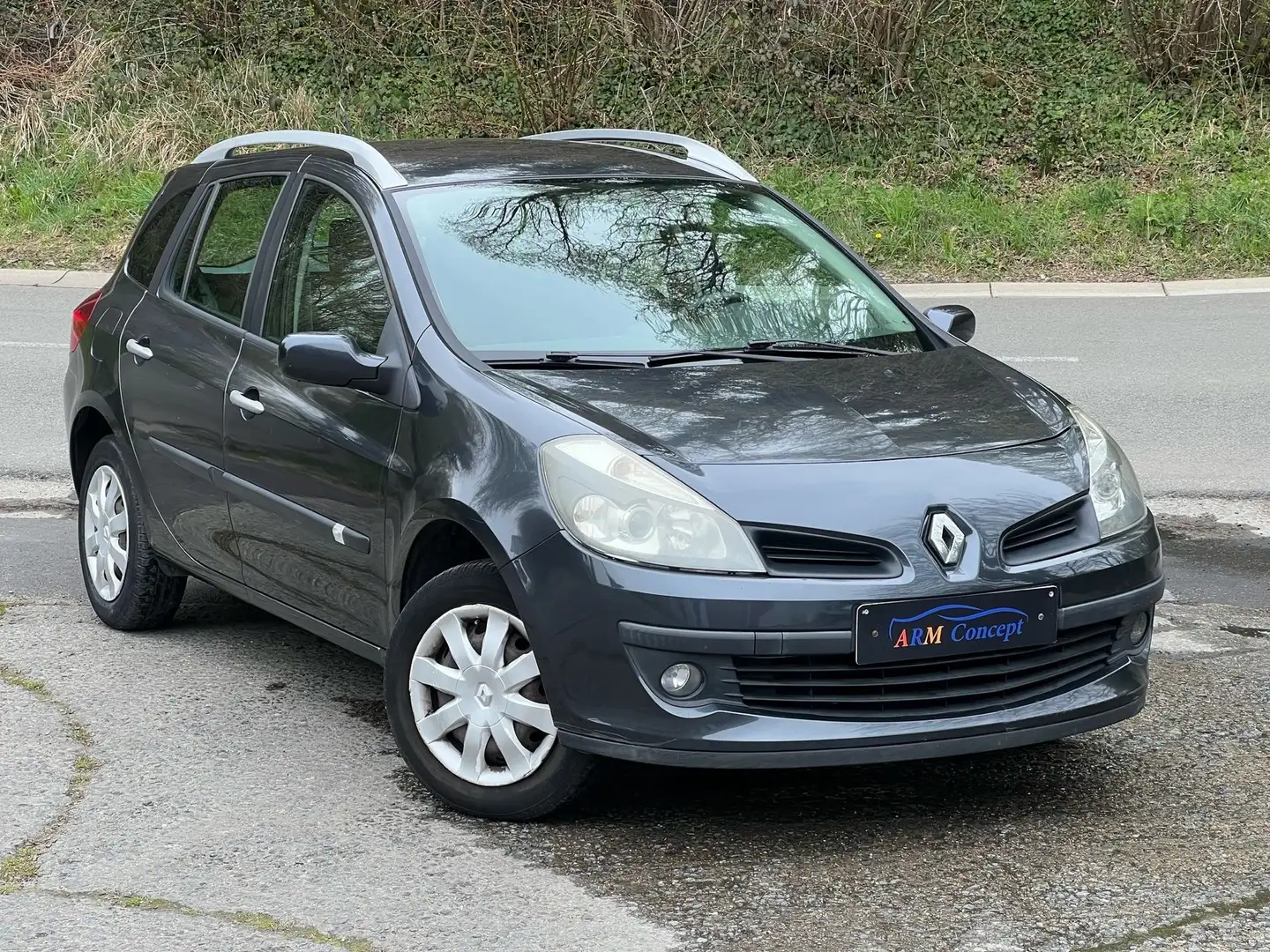 Renault Clio 1.2i essence Break 2009 prête à immatriculer - 2